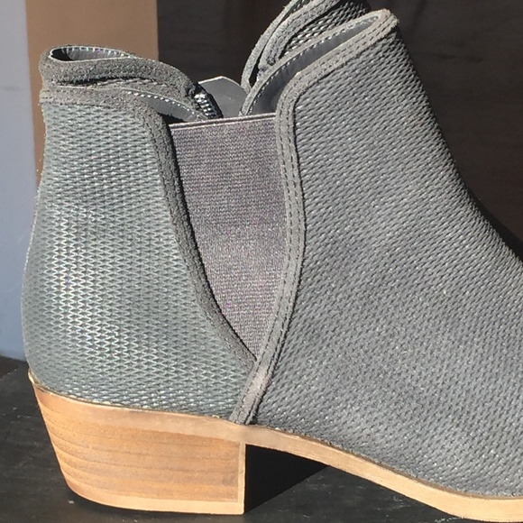 Kensie Geronna Gray Leather booties - Picture 2 of 7